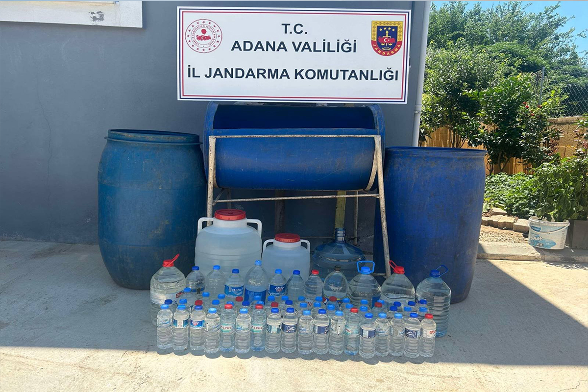Adana’da bin 50 litre sahte içki ele geçirildi