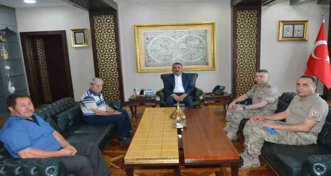 Vali Hacıbektaşoğlu şehit babasını ağırladı