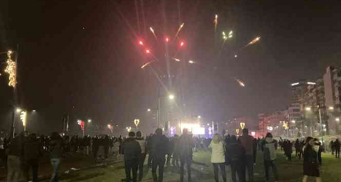 İzmirliler 2023’e Gülşen konseriyle girdi