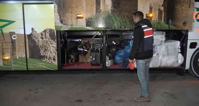 43 ilin geçiş güzergahında ’yılbaşı’ denetimi: Araçlar tek tek durduruldu