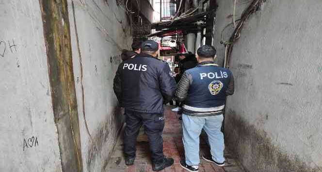 Aranan şüpheliler yılbaşı gecesi yakayı ele verdi