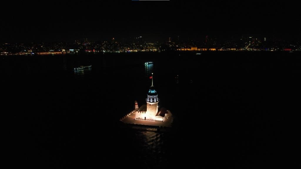 Kız Kulesi ve İstanbul Boğazı havadan görüntülendi
