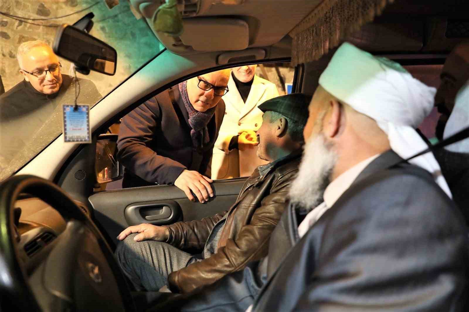 Ağrı Valisi Ko&ccedil; &ccedil;alışan personelin ve vatandaşların yeni yılını kutladı

