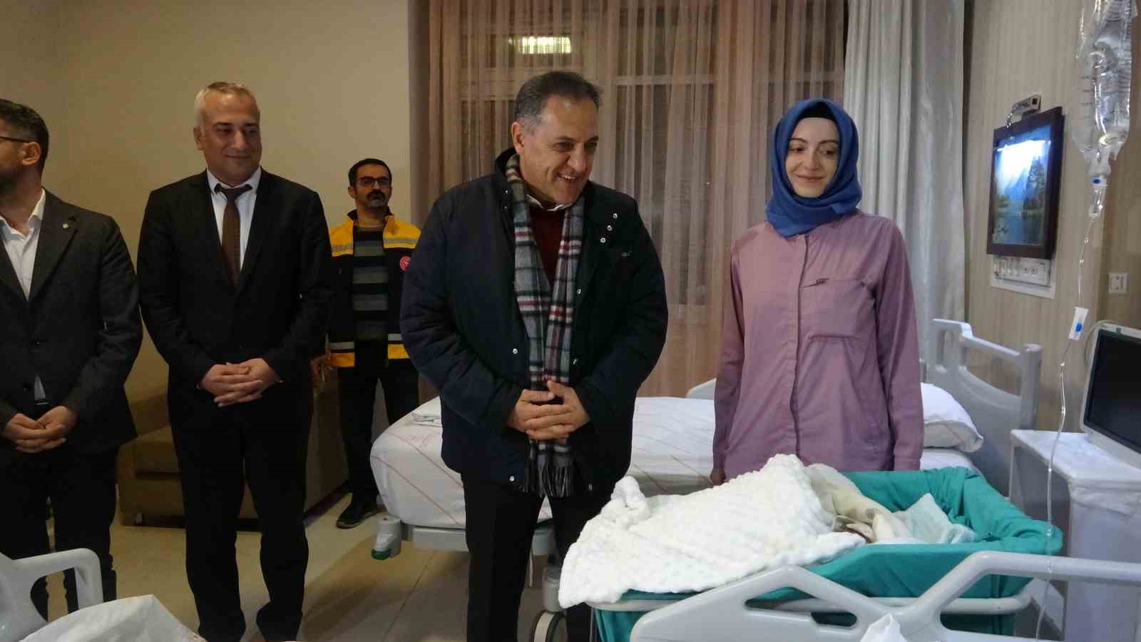 Bing&ouml;l&rsquo;de yılın son bebeği ve yeni yılın ilk bebeği doğdu
