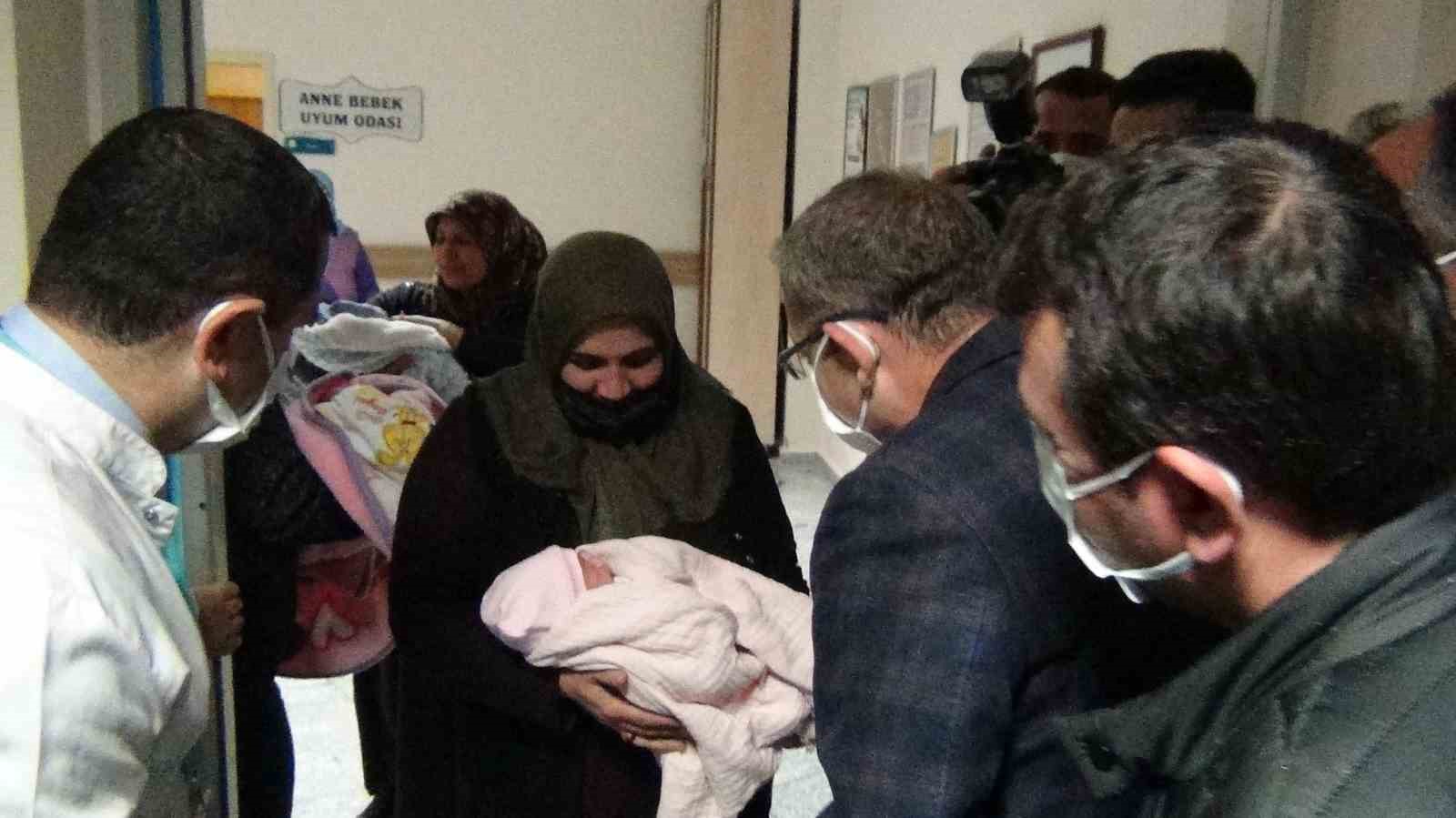 Kars&rsquo;ta yeni yılda 5 bebek d&uuml;nyaya g&ouml;zlerini a&ccedil;tı
