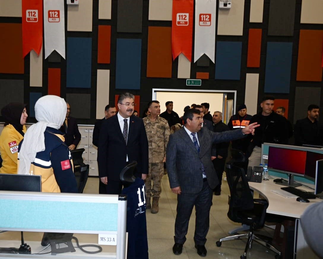 Osmaniye Valisi Yılmaz, yeni yıla görevi başında girecek olan personeli ziyaret etti