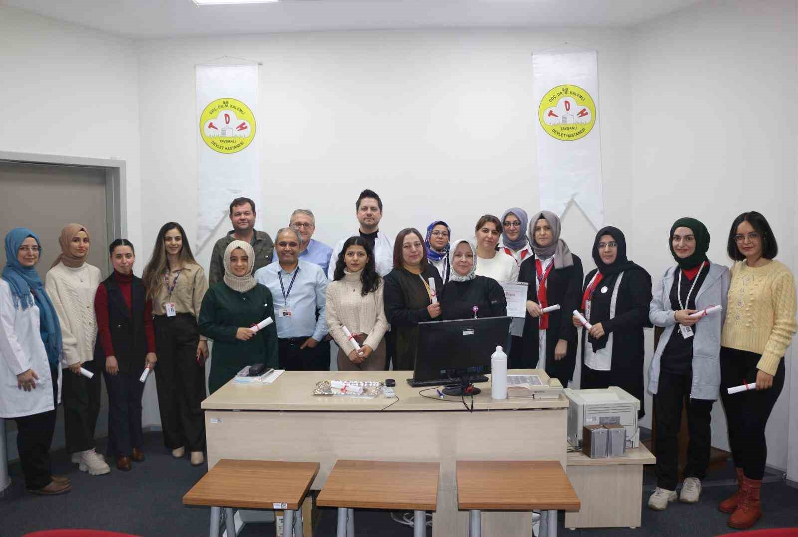 Tavşanlı Doç. Dr. Mustafa Kalemli Devlet Hastanesi personeline işaret dili kursu
