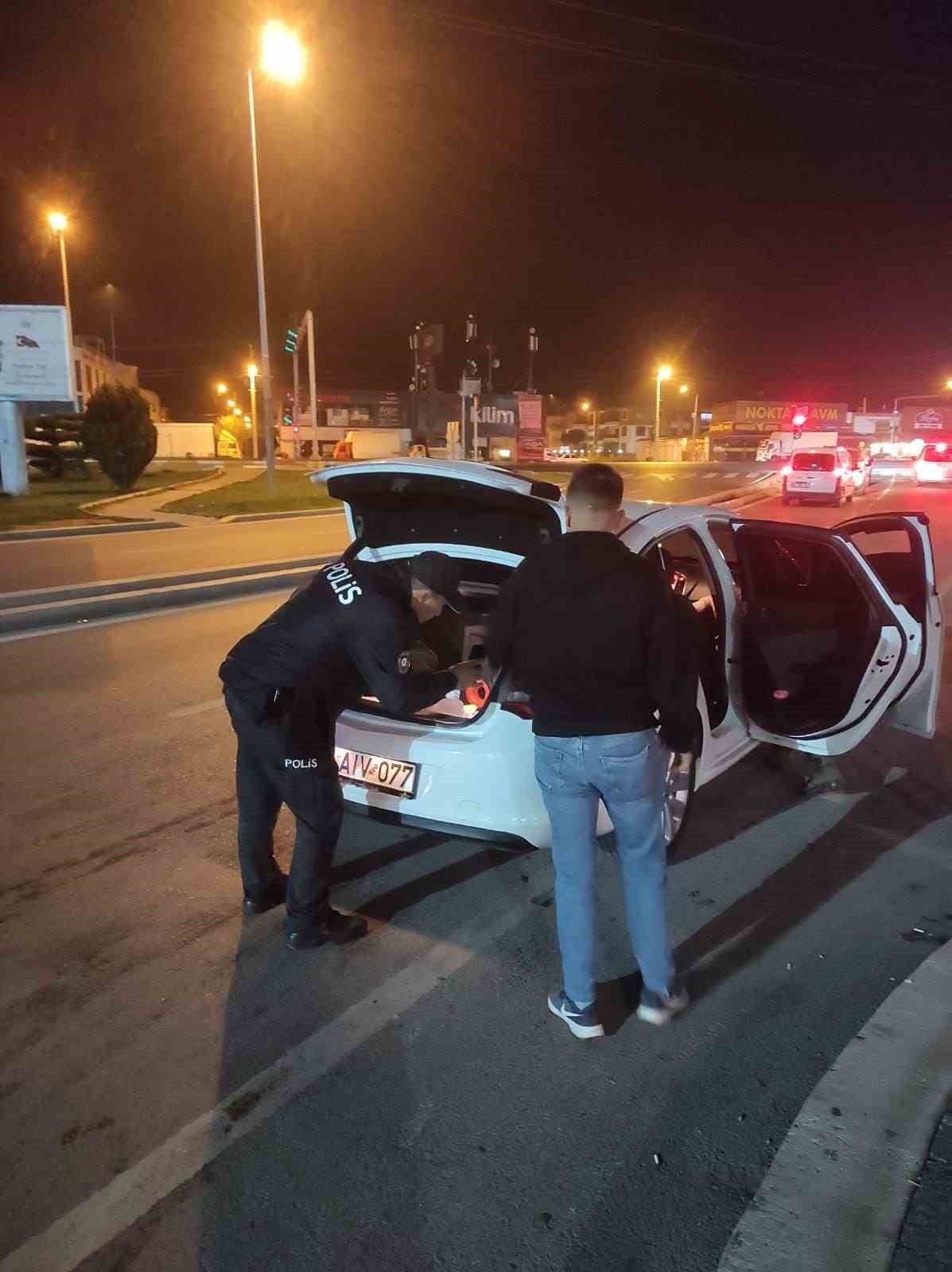 Edremit İl&ccedil;e Emniyet M&uuml;d&uuml;rl&uuml;ğ&uuml;&rsquo;nden yılbaşı uygulaması

