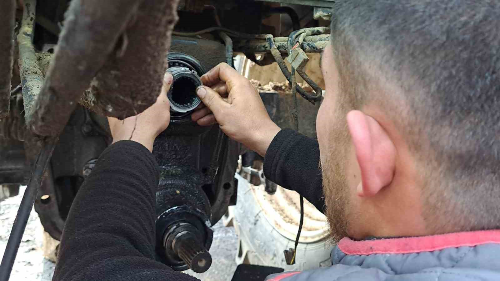 Tarım memleketi Adilcevaz’da traktör bakımı