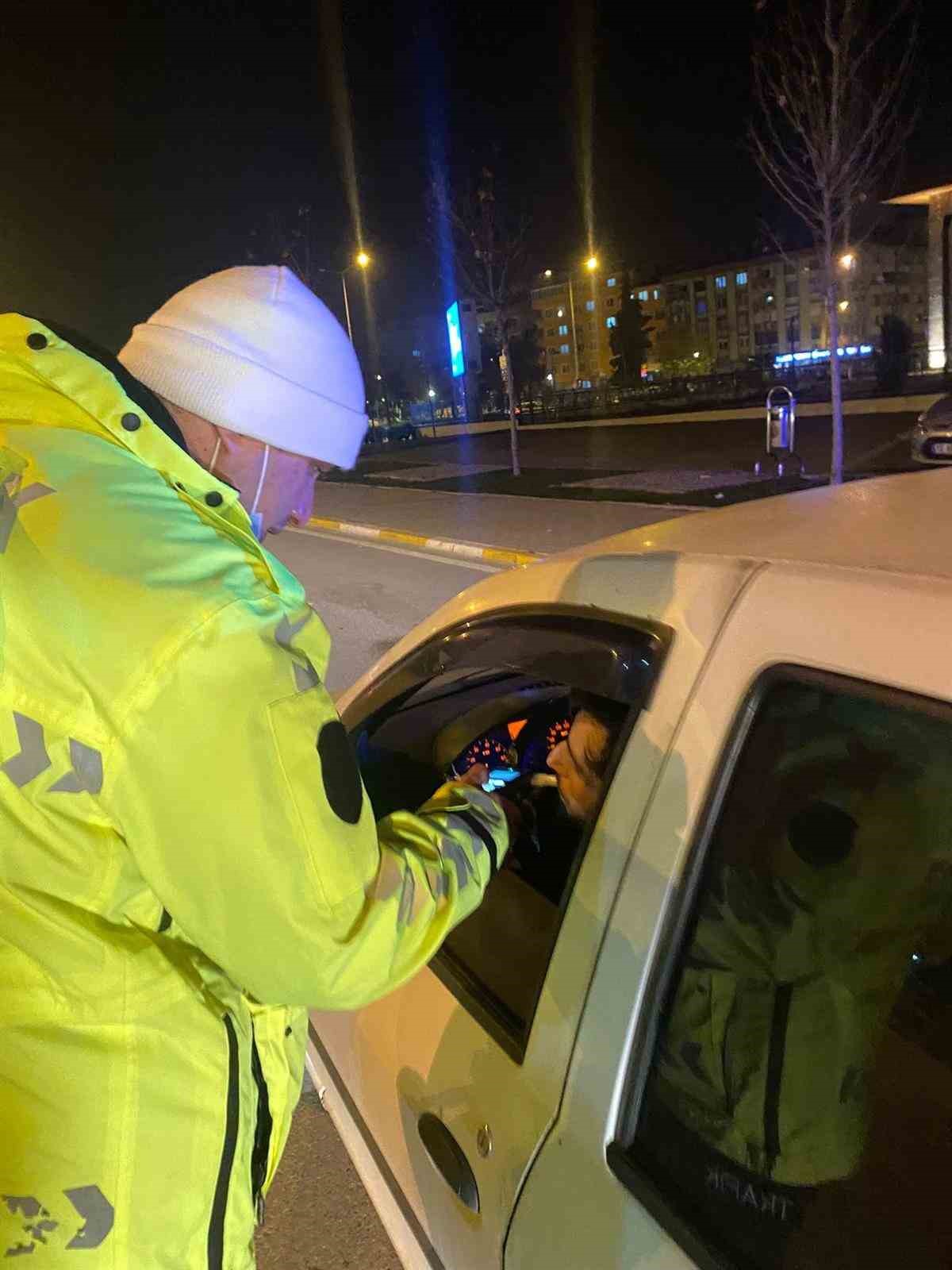 Yılbaşı gecesi 72 sürücüye 63 bin lira cezası kesildi