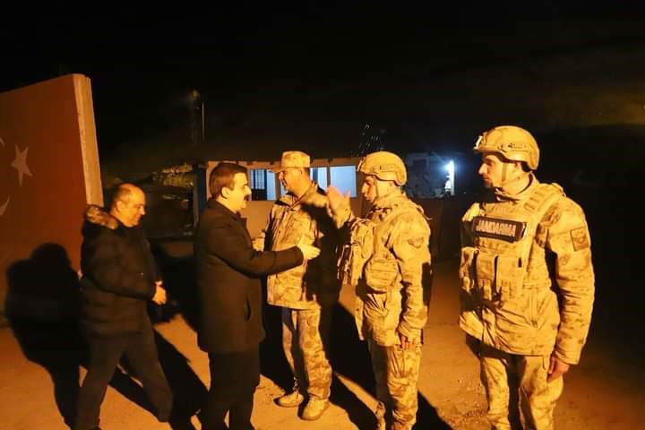 Kaymakam Mert Kumcu yeni yıla Mehmetçik’le girdi
