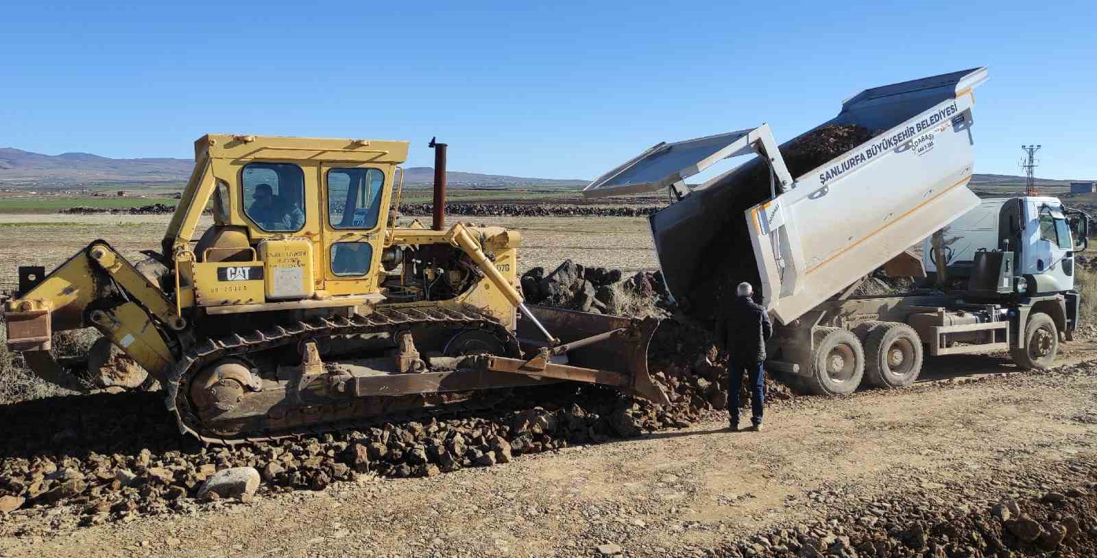 Siverek kırsalında yol çalışmaları sürüyor
