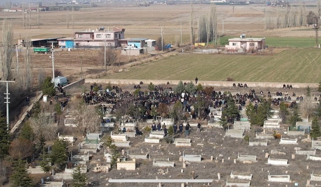 Niğde&rsquo;de akrabalar arasında &ccedil;ıkan kavgada &ouml;len şahıs defnedildi
