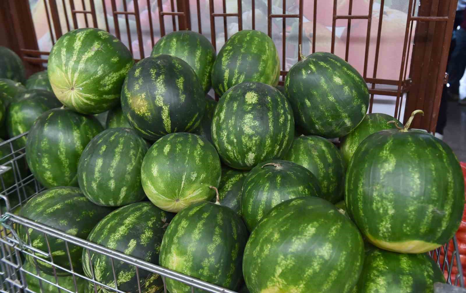 Ankaralılar 2023 yılında en çok domates ve karpuz tüketti
