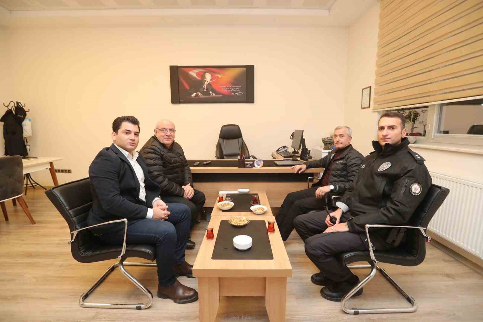 Tahmazoğlu yeni yılda görev başındaki kamu çalışanlarını yalnız bırakmadı
