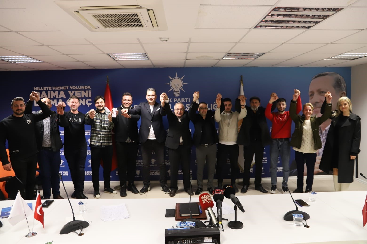 Samsun’da İYİ Parti’den istifa eden 11 kişi AK Parti’ye geçti
