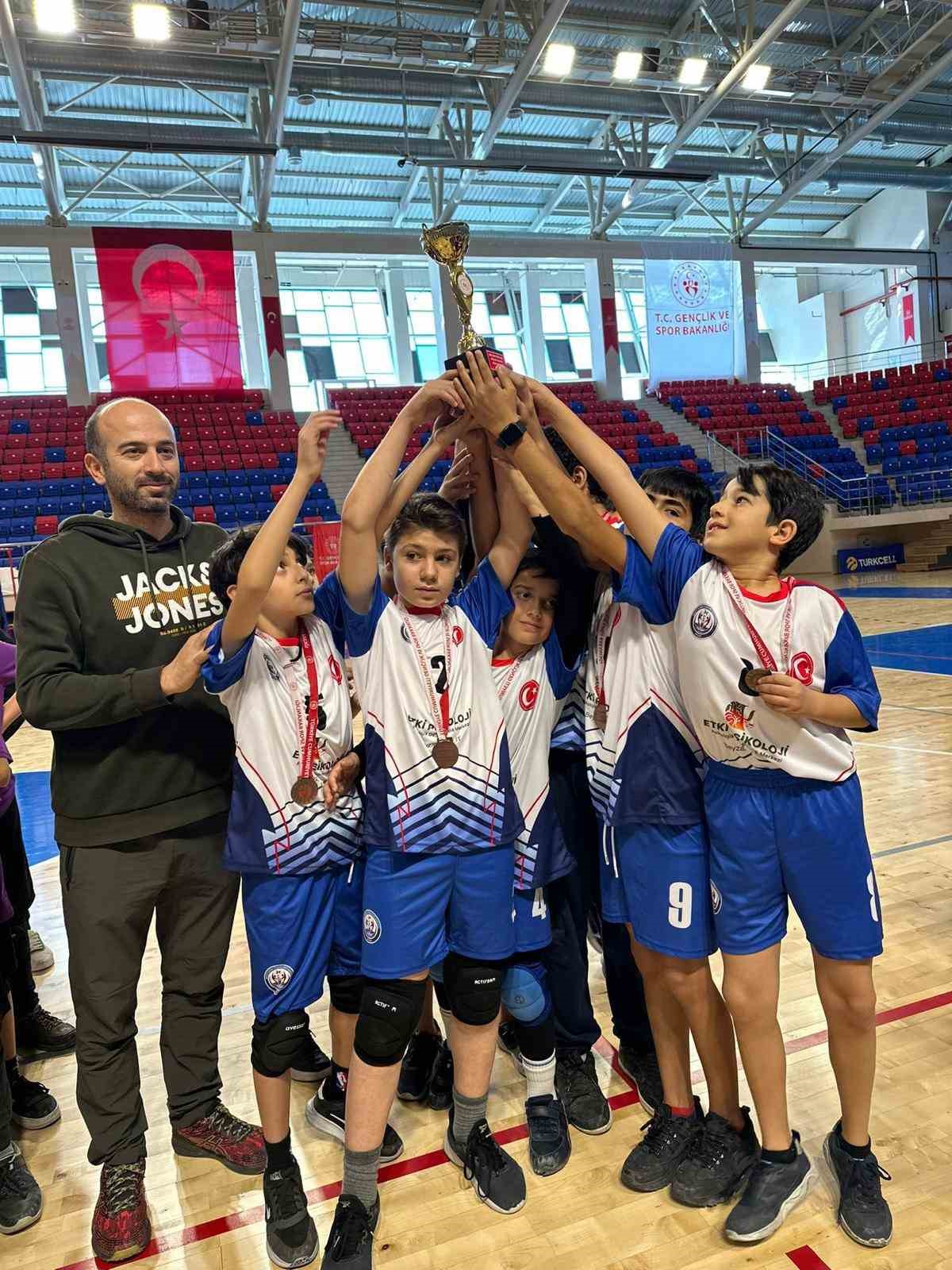 Niğde’de voleybol şampiyonları belli oldu
