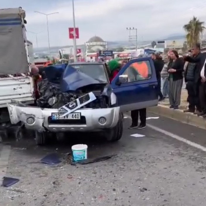 Erdemli’de zincirleme trafik kazası: 2 yaralı
