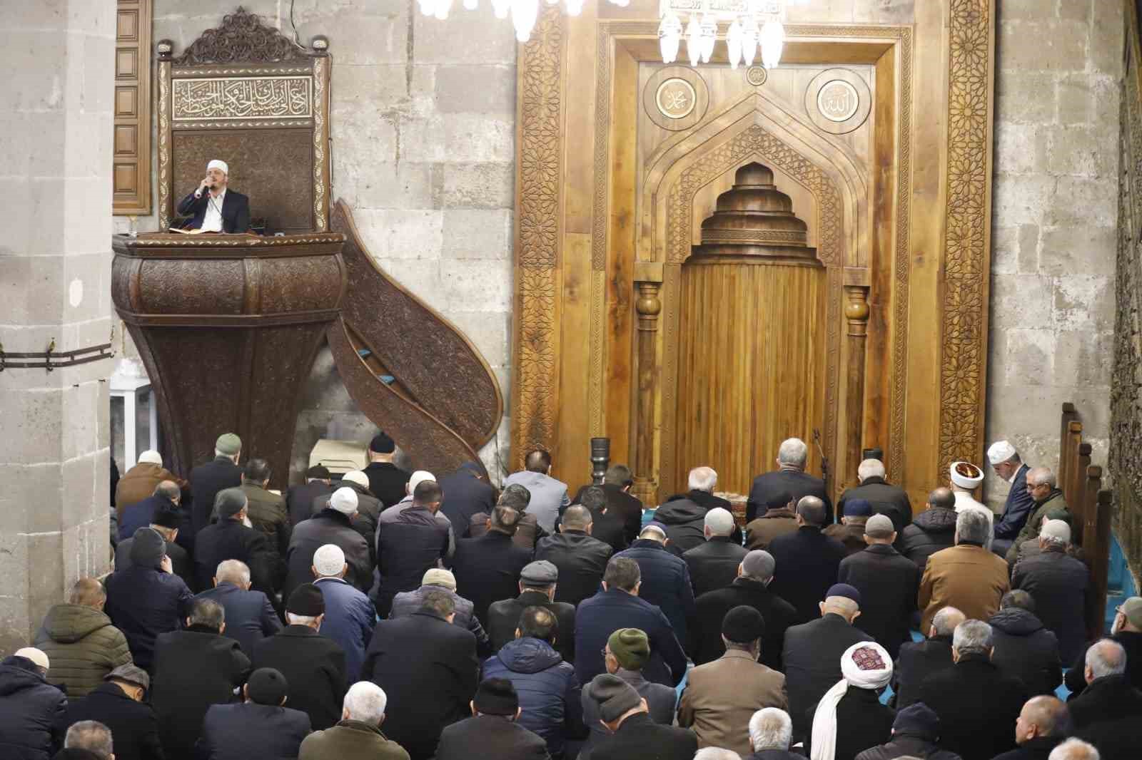 Aksaray’da şehitler için Kuranı Kerim okutulup dualar edildi