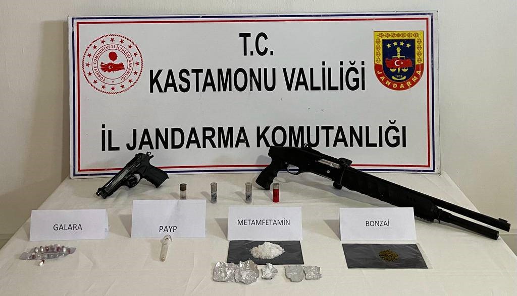 Uyuşturucu maddeyle yakalanan 5 kişi gözaltına alındı