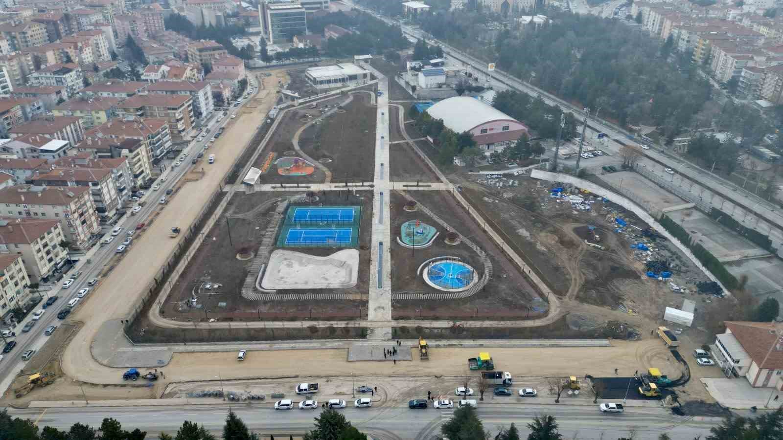 Millet bahçesindeki çalışmaları inceleyen Başkan Aşgın: "Proje büyük oranda tamamlandı"