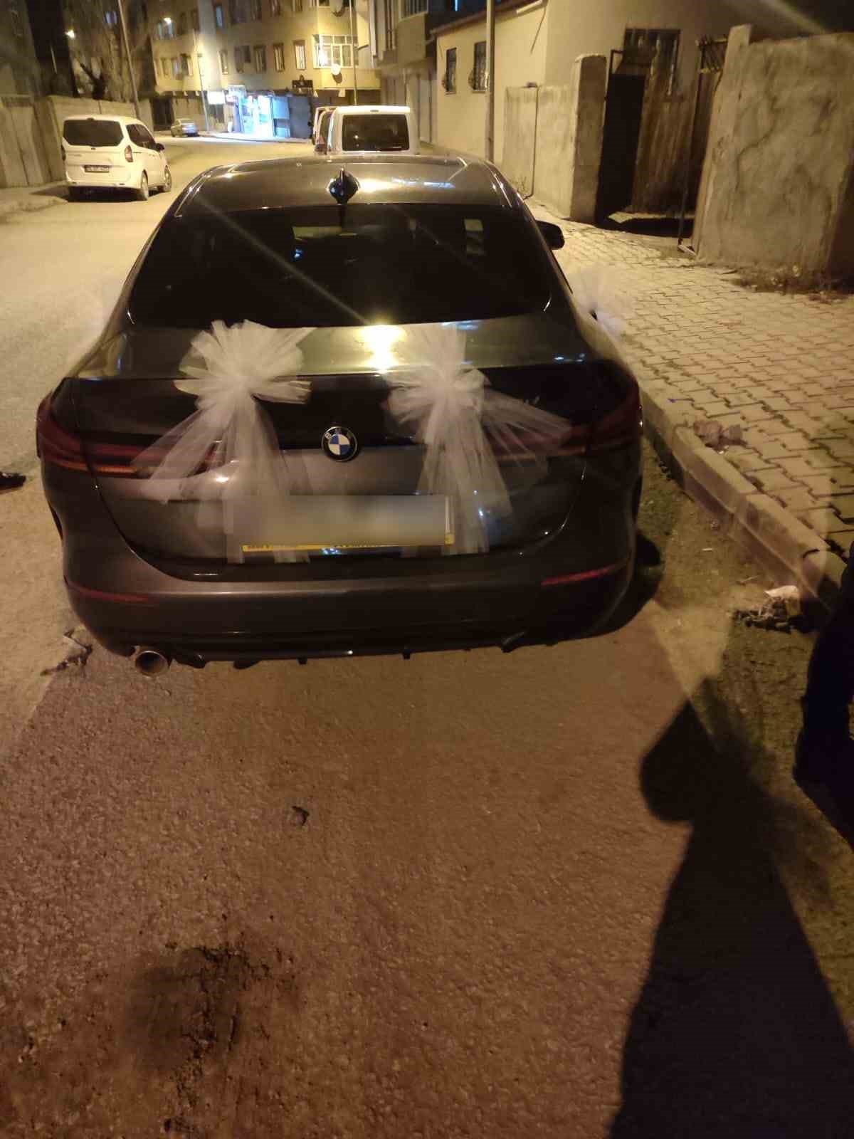 Ağrı’da gelin arabasından kaçak göçmen çıktı