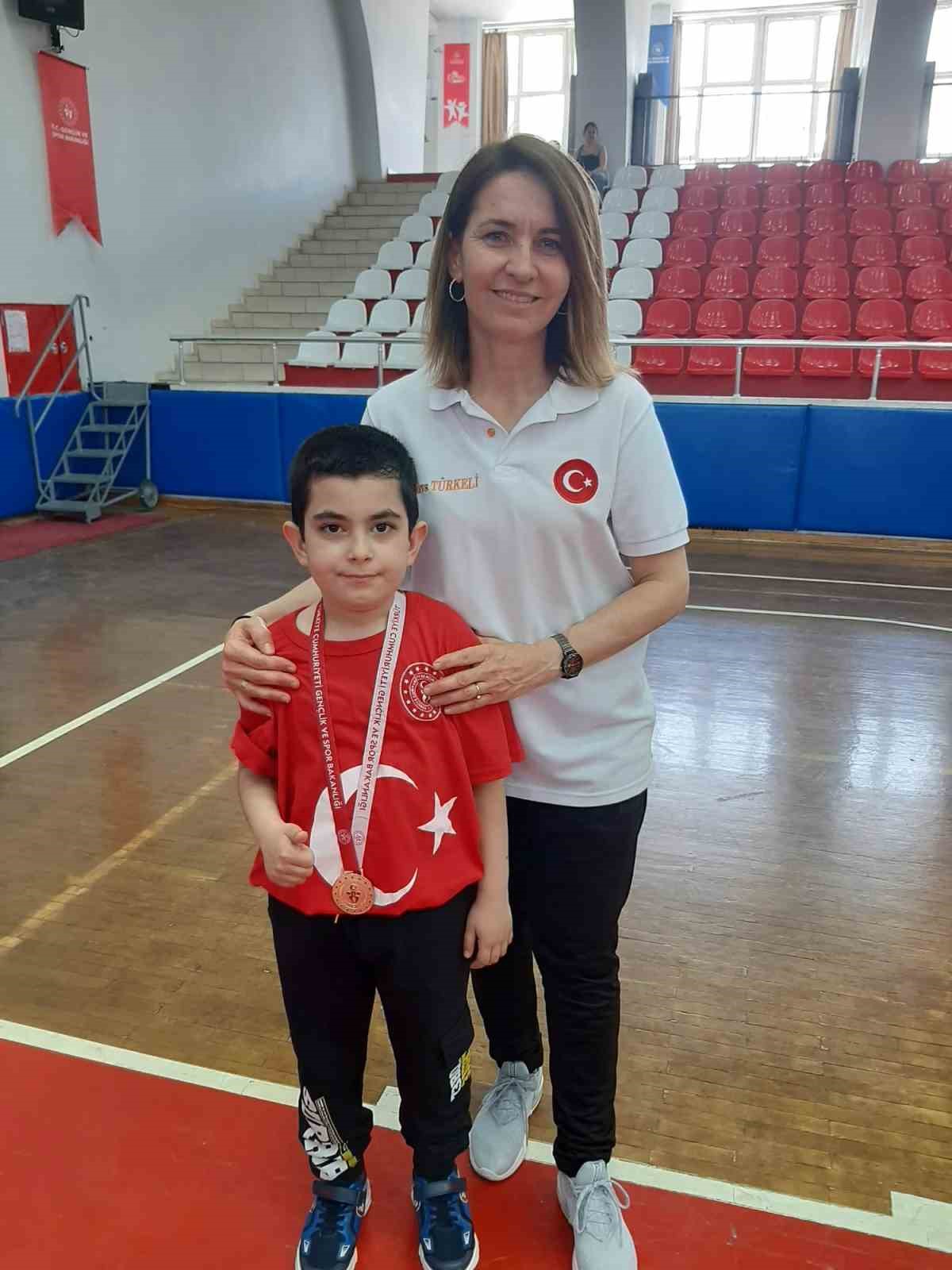 Aydınlı Berat, hemsball ile otizmi yendi