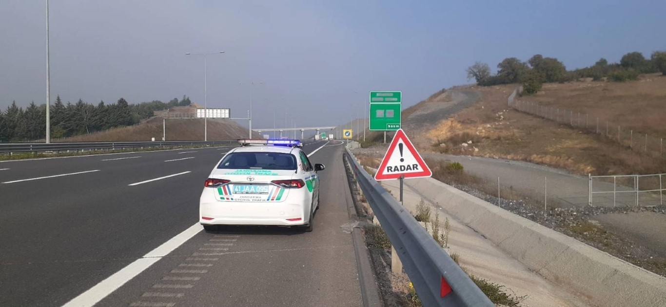Kuzey Marmara Otoyolu&rsquo;nda hız sınırını aşan s&uuml;r&uuml;c&uuml;lere 13 milyon 249 bin 523 TL ceza
