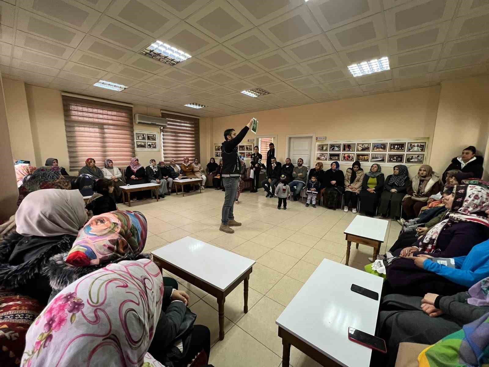 Siirt&rsquo;te kursiyerlere "En İyi Narkotik Polisi Anne Projesi" anlatıldı
