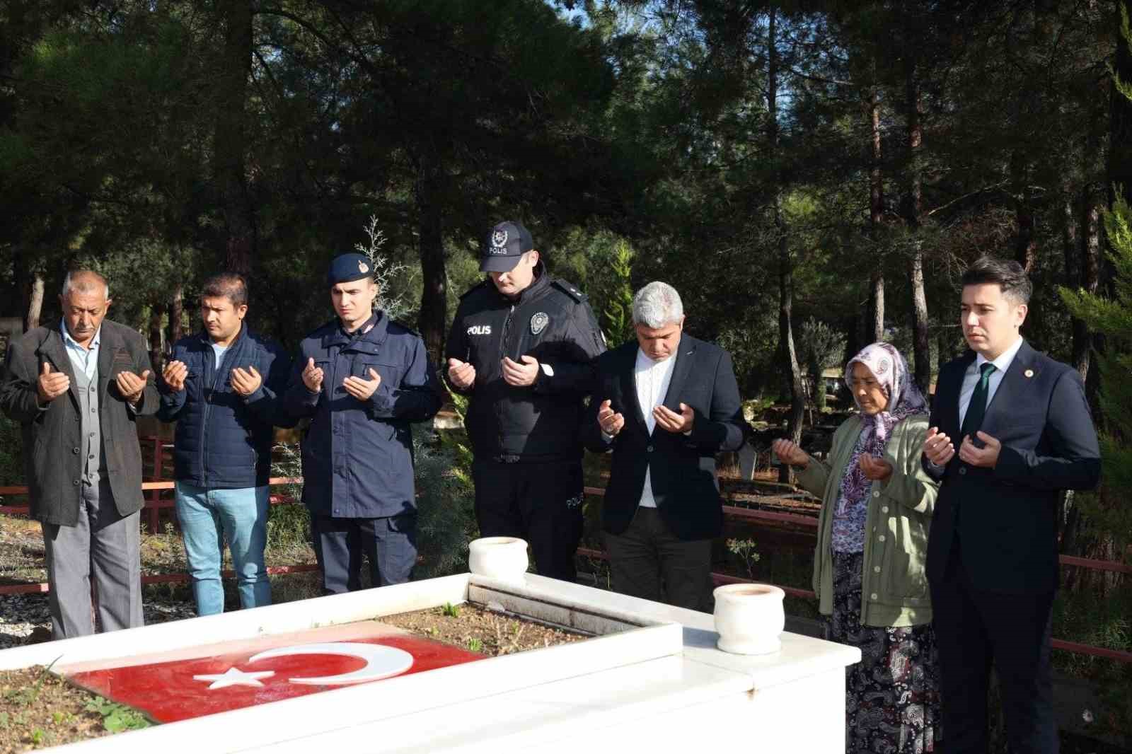 Karacasulu şehit Karabacaklı mezarı başında anıldı