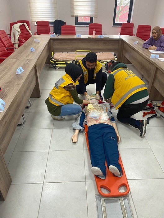 Ambulans personellerine eğitim verildi
