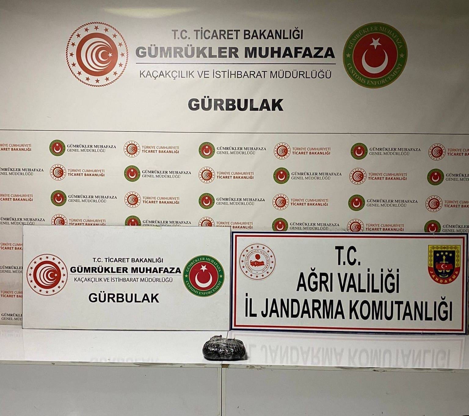 Ağrı&rsquo;da uyuşturucu operasyonunda 4 kişi g&ouml;zaltına alındı
