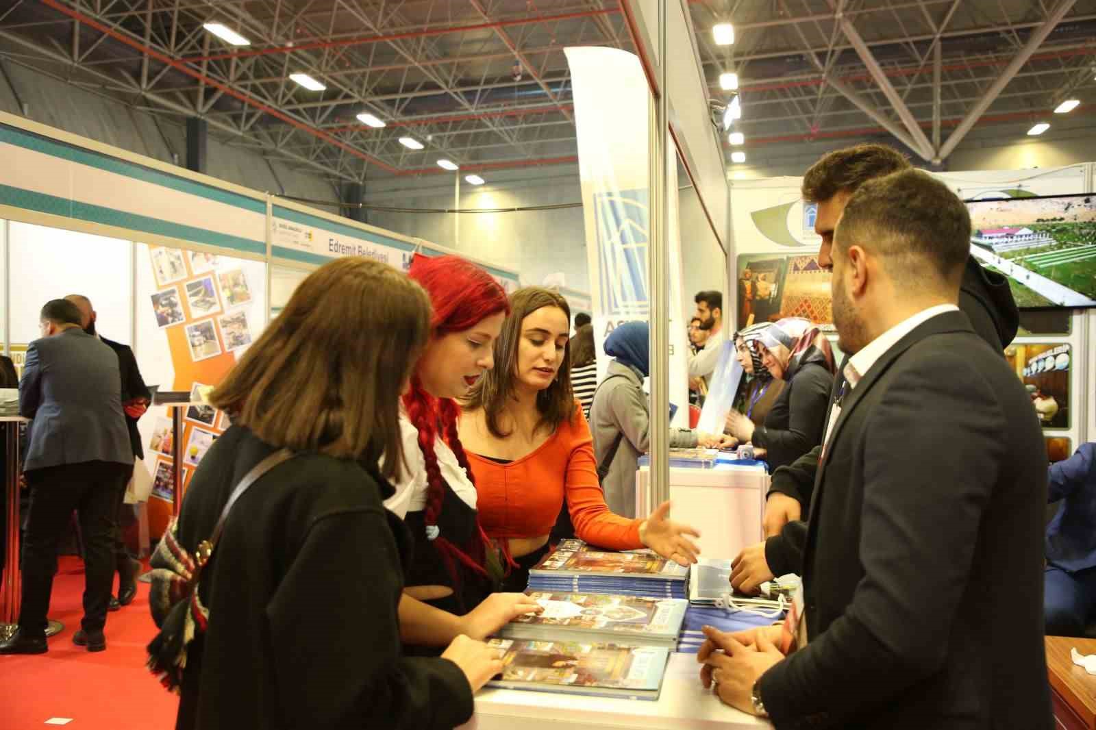 Tuşba Belediyesinin açtığı stant yoğun ilgi görüyor