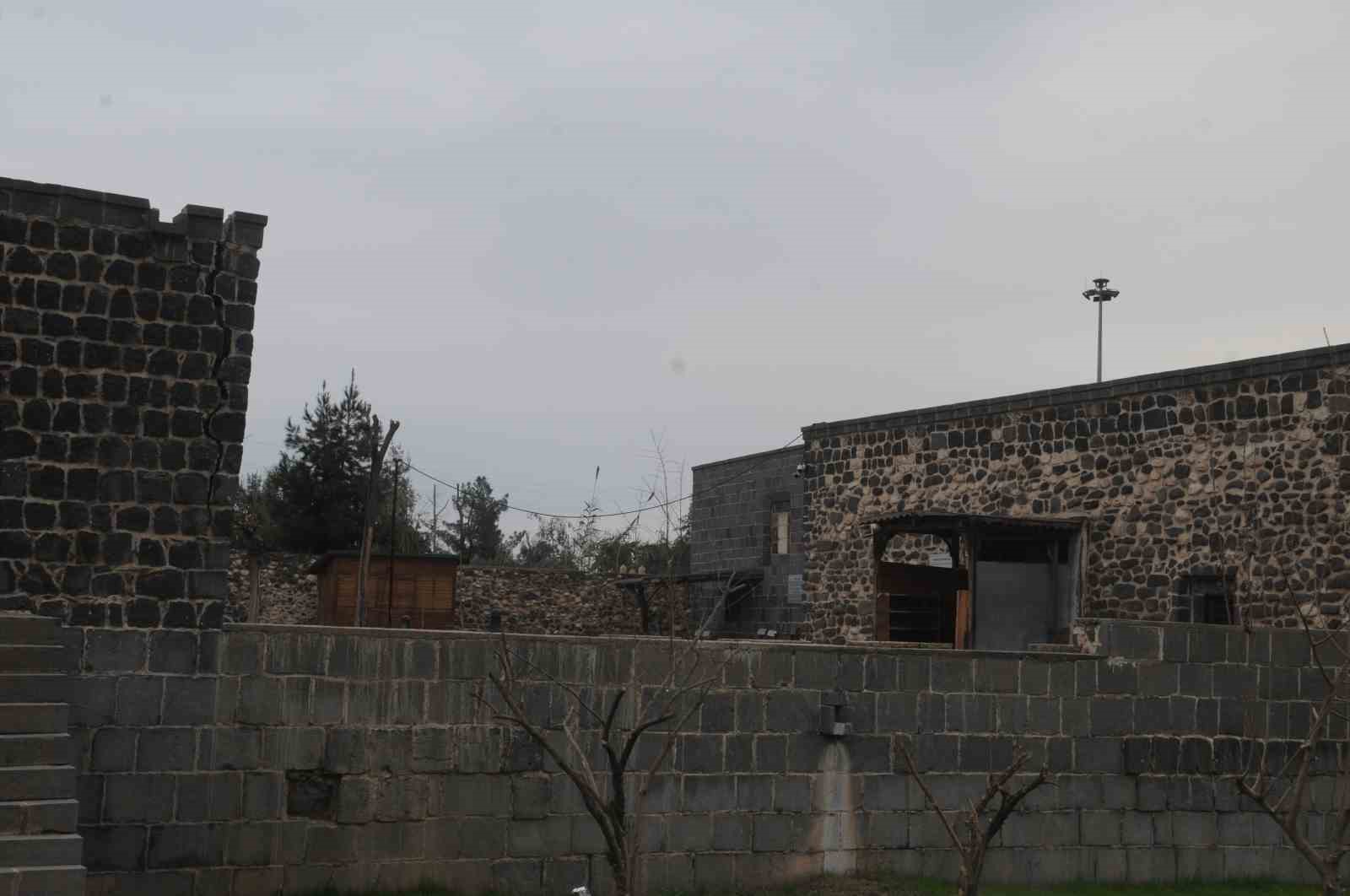 Cizre’de tarihi Abdaliye Medresesi’nin duvarı tehlike saçıyor
