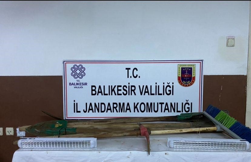 Erdek’te izinsiz kazı yapan 5 kişi yakalandı