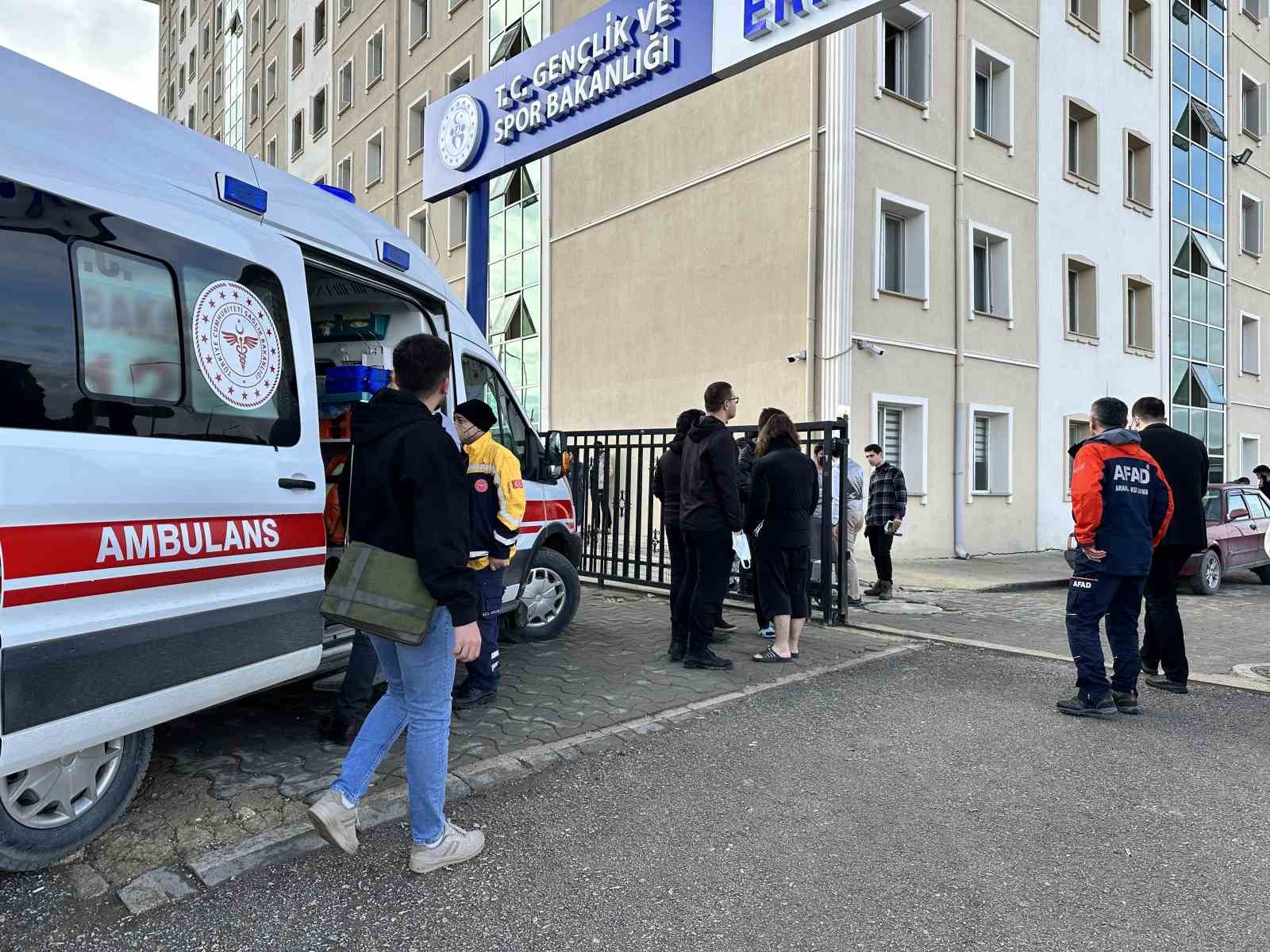 Kastamonu’da rüzgarın taşıdığı göz yaşartıcı gaz 86 öğrenciyi hastanelik etti