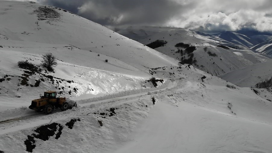 Bayburt İl Özel İdaresi, 978 kilometrelik yol ağı için gece gündüz çalışıyor
