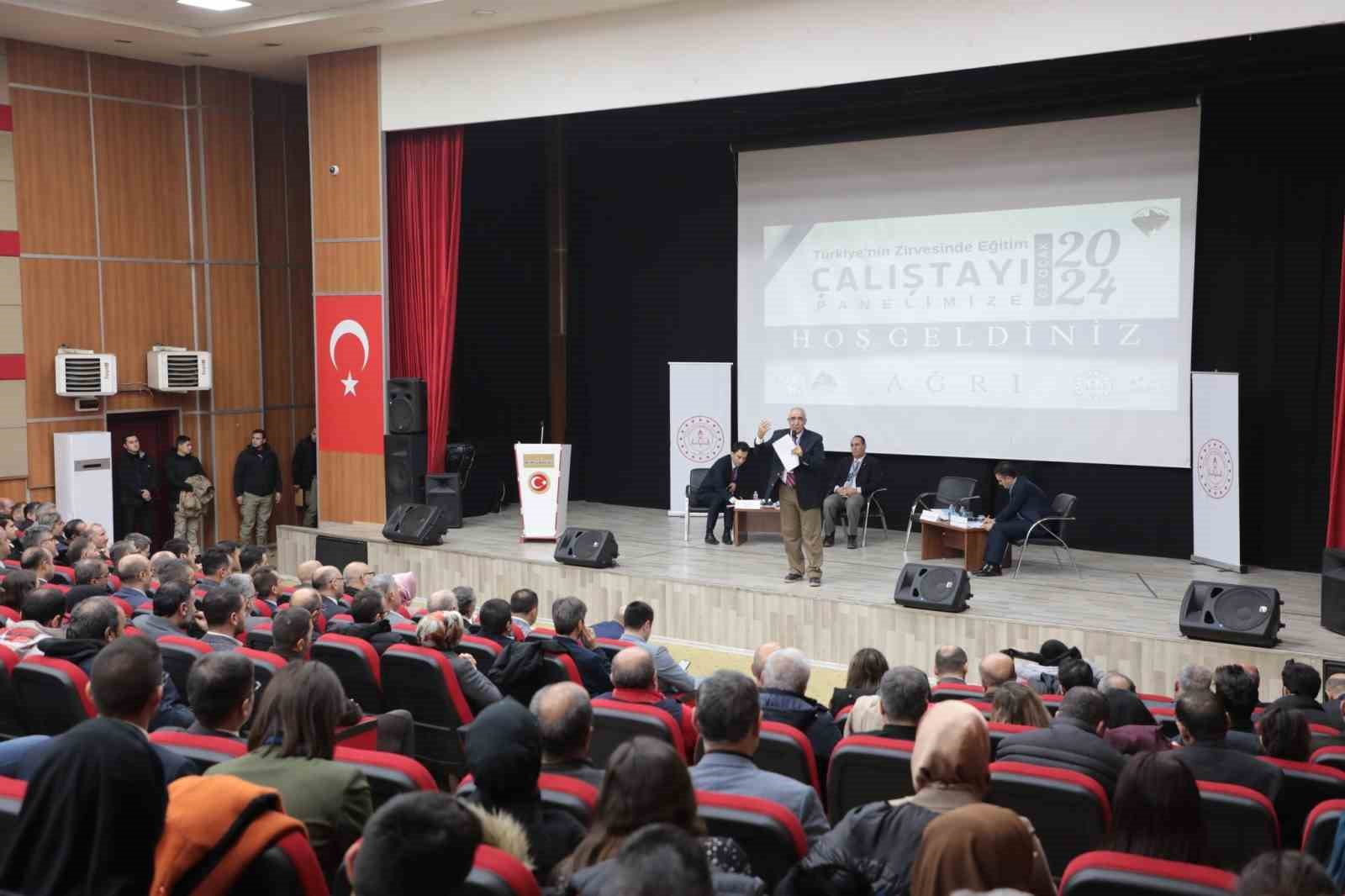 Ağrı’da eğitimin geleceği çalıştay panelinde tartışıldı