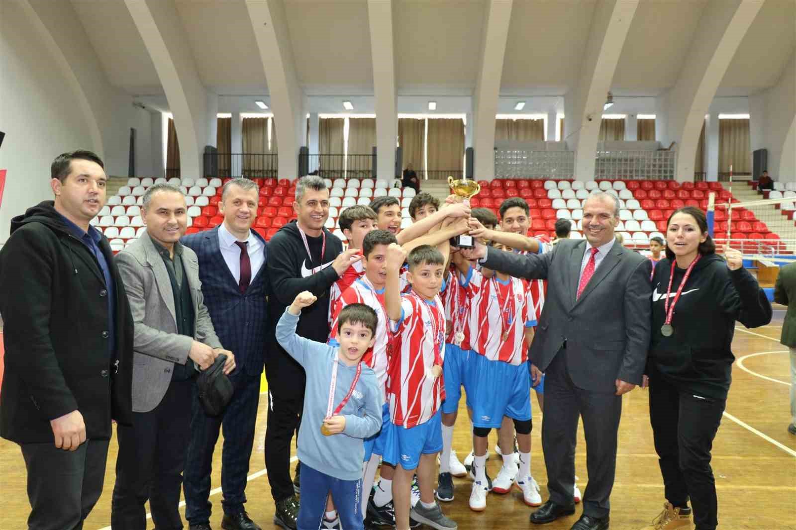 Aydın Okullar Arası Yıldız Erkekler Voleybol Turnuvası sona erdi
