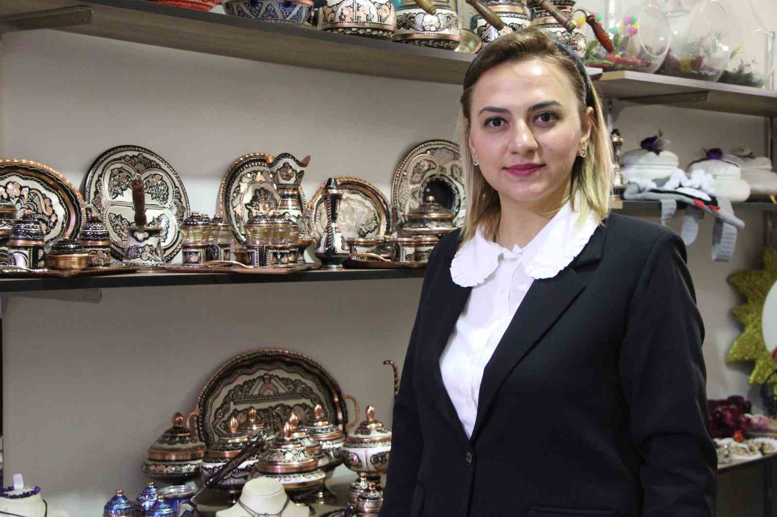 Bakır, kadınların elinde sanata d&ouml;n&uuml;ş&uuml;yor
