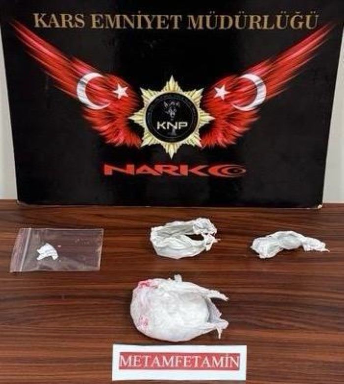 Kars’ta bir apartta uyuşturucu ele geçirildi