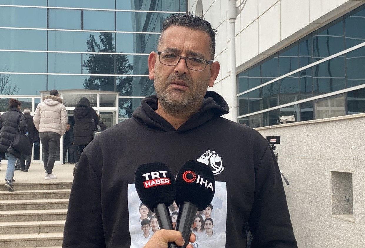 &Ouml;lenlerin yakınları g&ouml;zyaşlarına boğuldu
