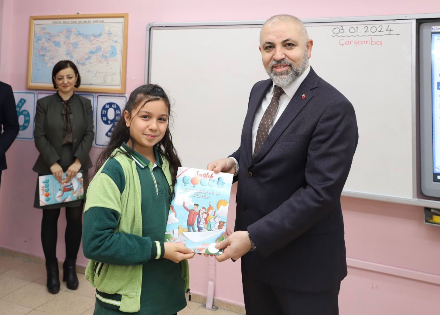 Çankırı’da ilkokul öğrencilerine Sağlık Çocuk Dergisi dağıtıldı
