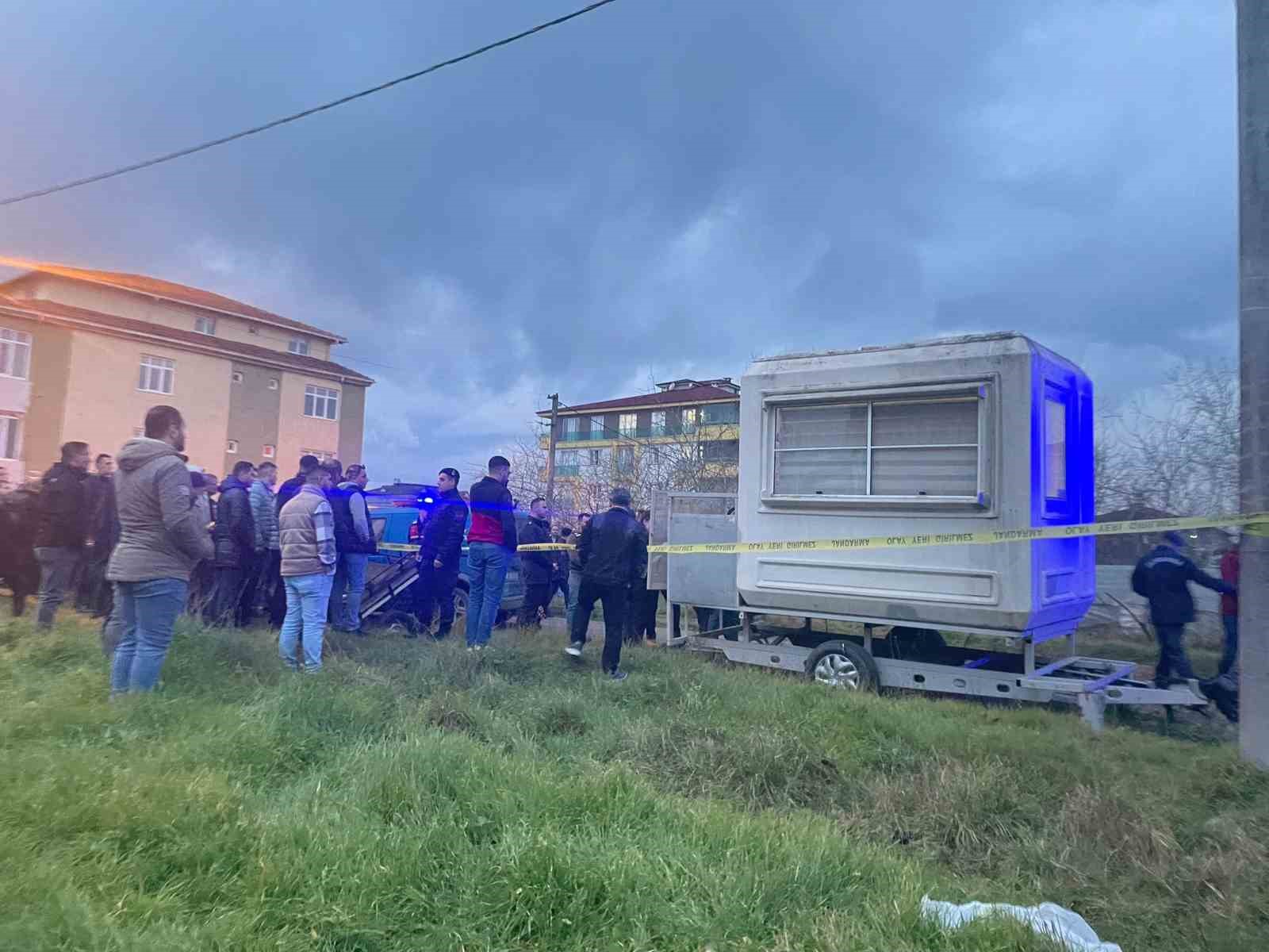 22 yaşındaki gen&ccedil; plastik kul&uuml;bede &ouml;l&uuml; bulundu
