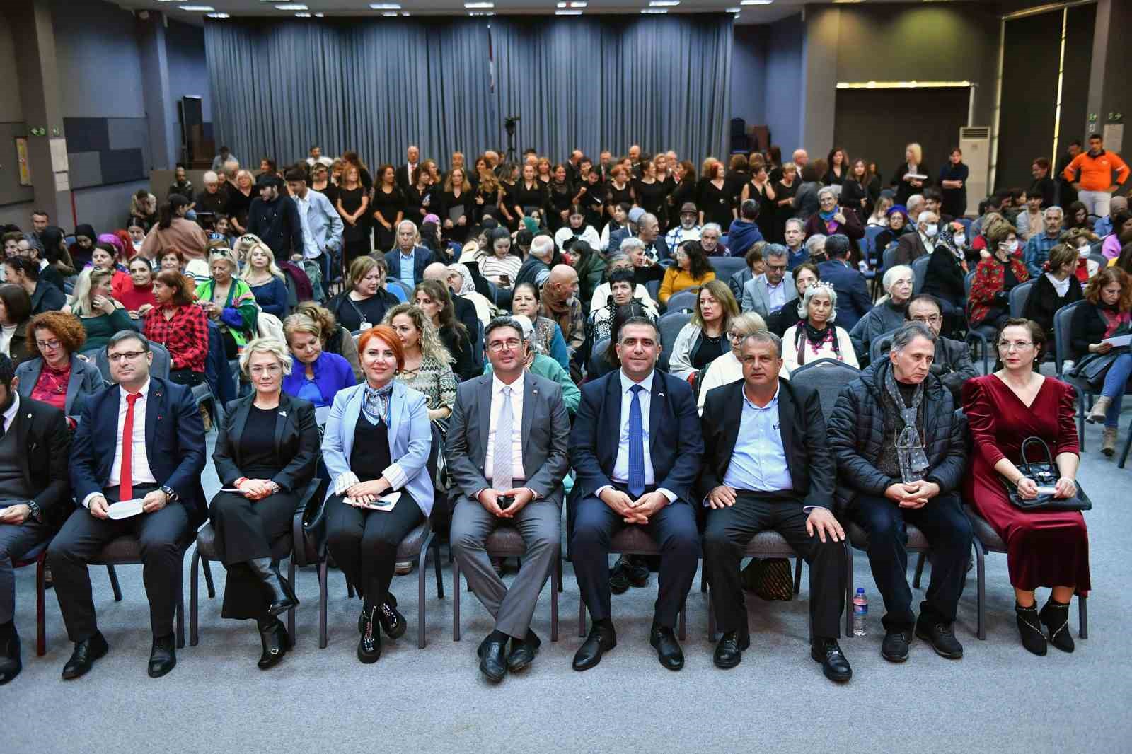 Mersin’de kurtuluş coşkusu sokaklardan salonlara taşındı

