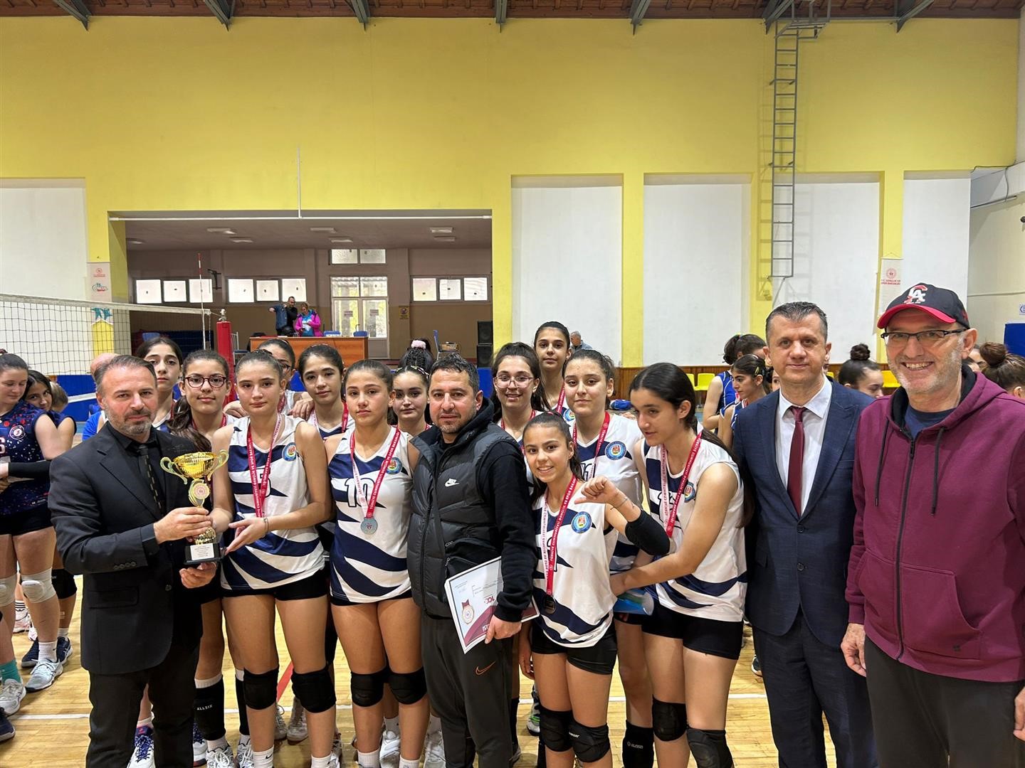 Yıldız Kızlar Voleybol Turnuvası şampiyonları belli oldu
