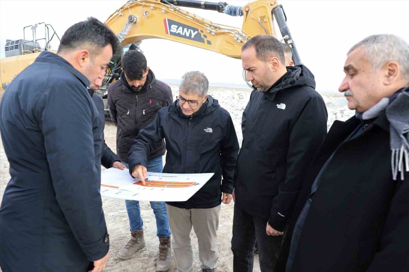 Niğde Valisi Cahit Çelik, Niğde 2. OSB Sahasında İncelemelerde Bulundu
