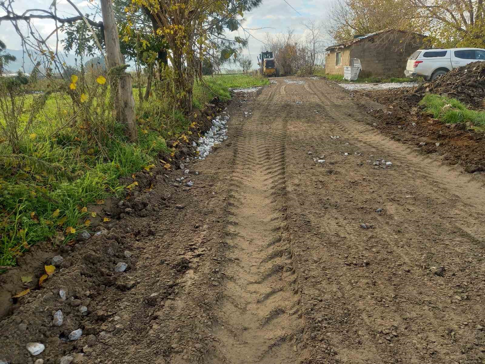 Kırsal mahallelerin yollarına Efeler eli değiyor
