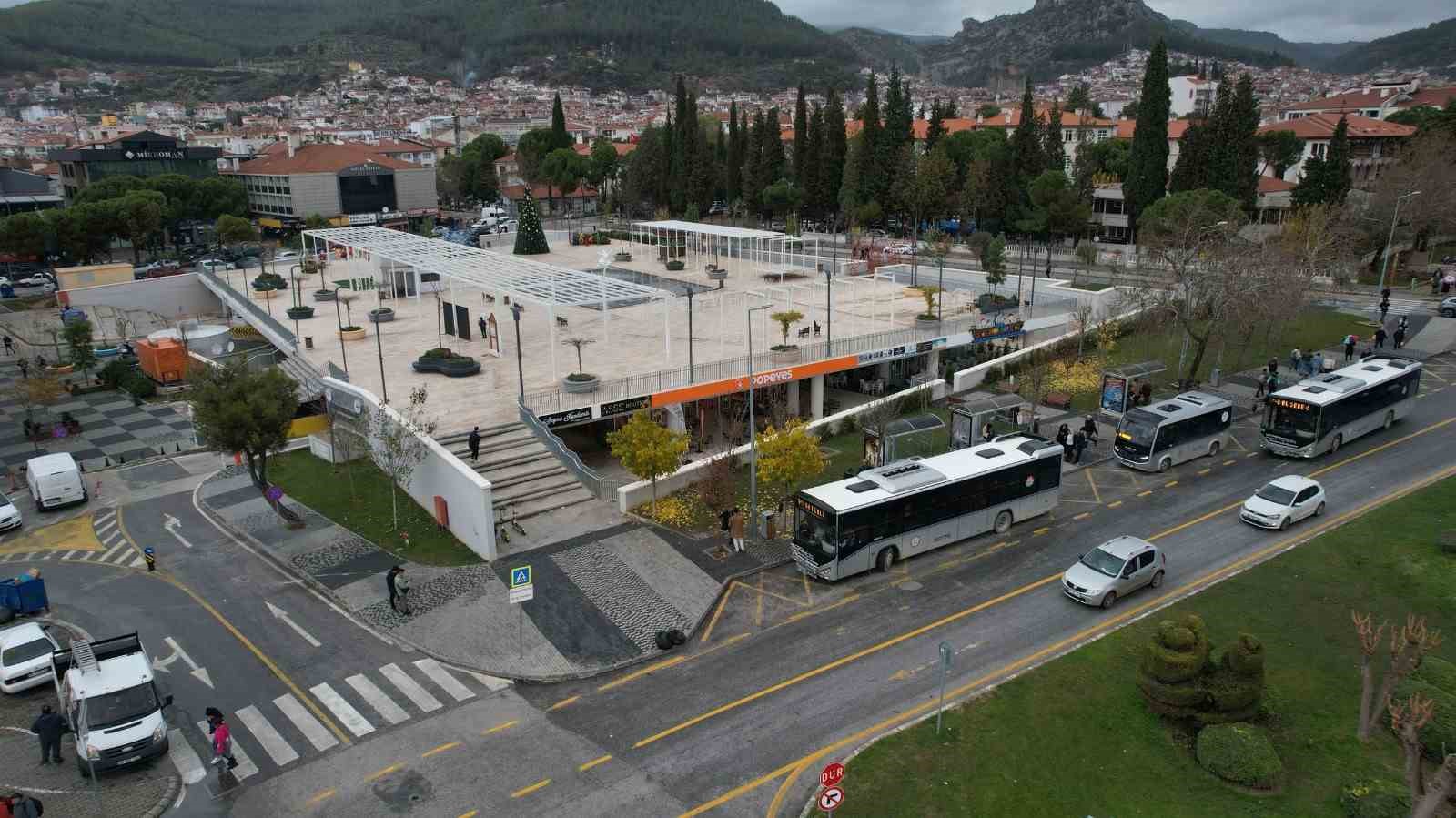 Menteşe Kent Meydanı vatandaşlara hizmet vermeye devam ediyor
