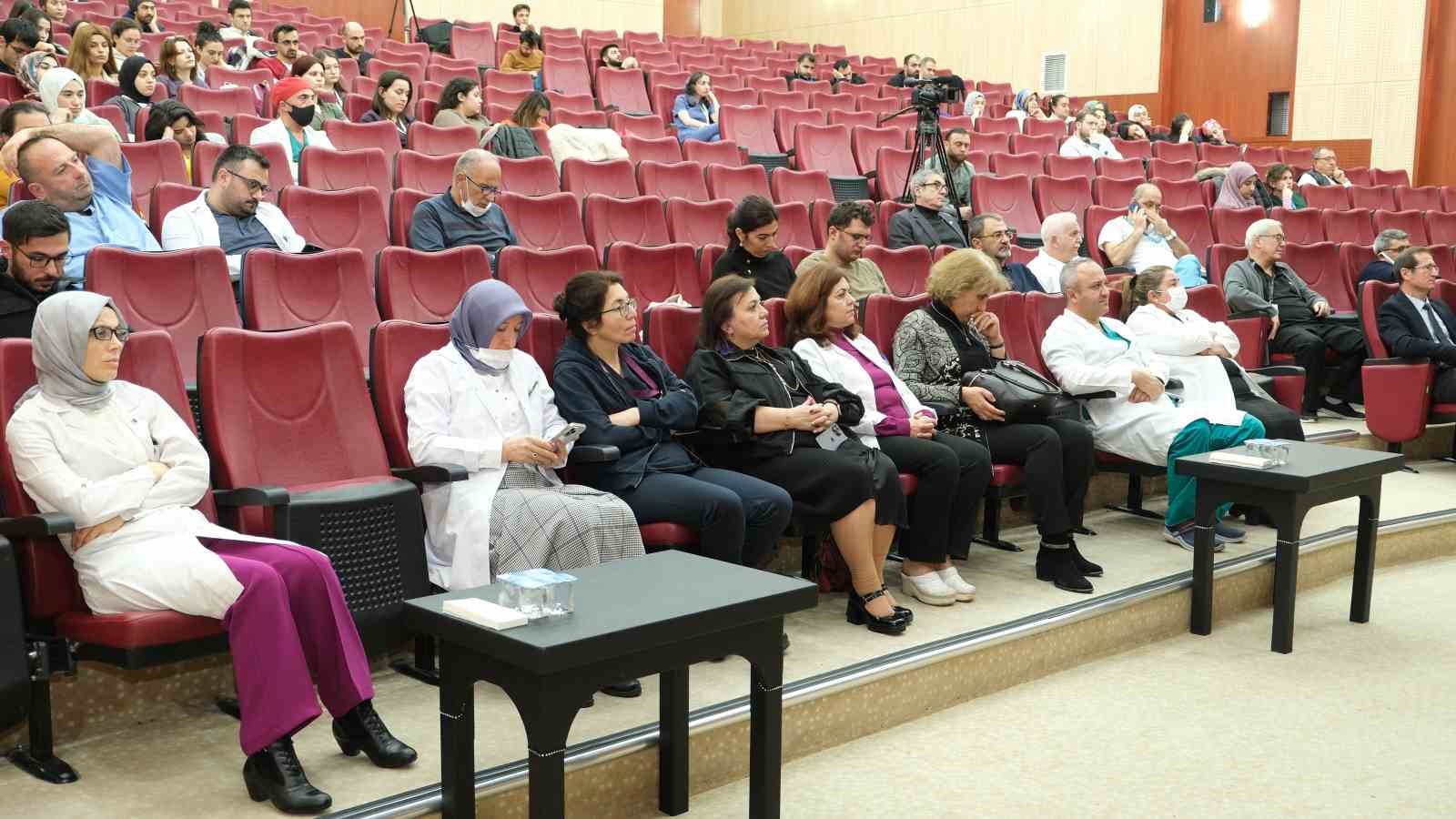 Atatürk Üniversitesinde, tıp mesleği ve hekim ahlakı konusu ele alındı